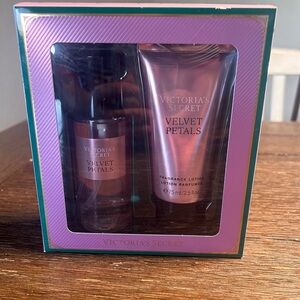 NWT Victoria’s Secret Velvet petals gift set